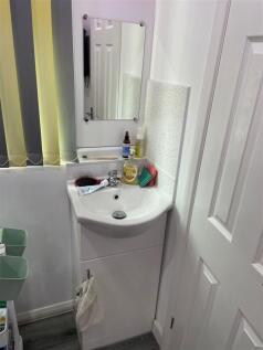 Bathroom 4.jpg