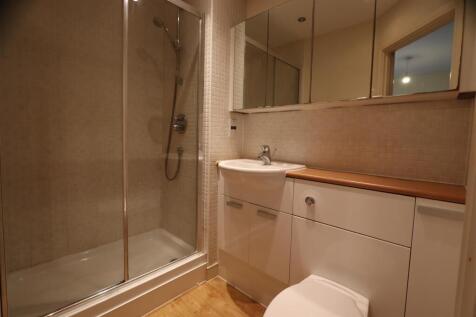 Bed 1 Ensuite.JPG