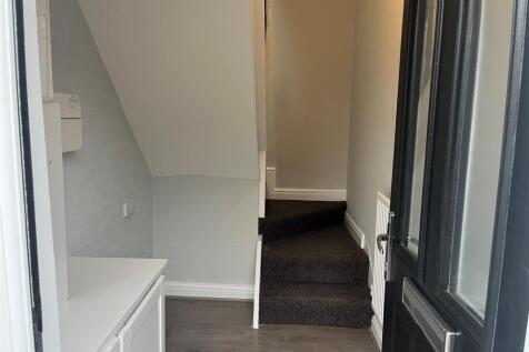 Entrance hallway.jpg