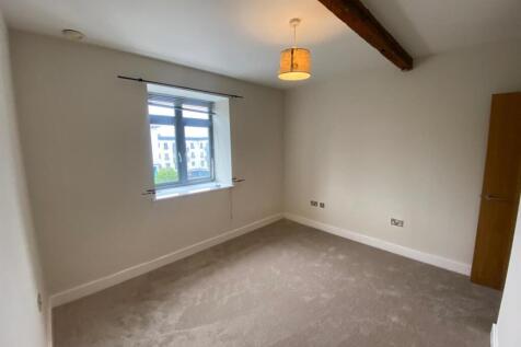 Bedroom..jpeg