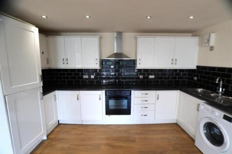 Kitchen (2).JPG