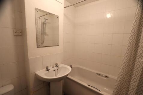 Bathroom..JPG