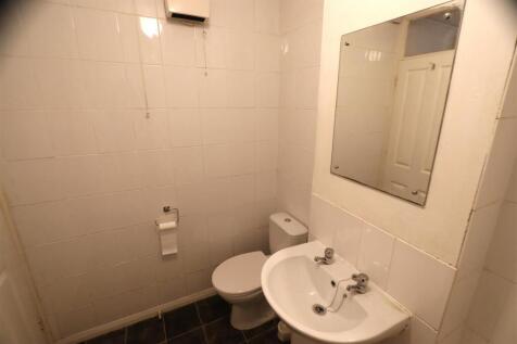 Bathroom.JPG