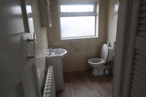 Bathroom.JPG