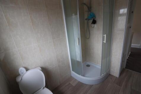 Bathroom (2).JPG
