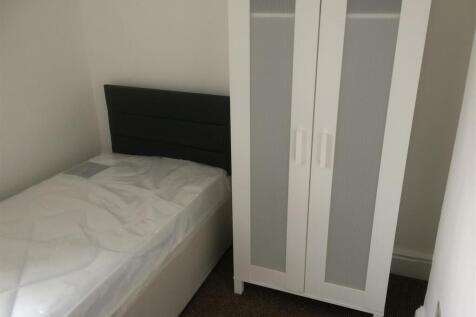 Bedroom C 4 .JPG