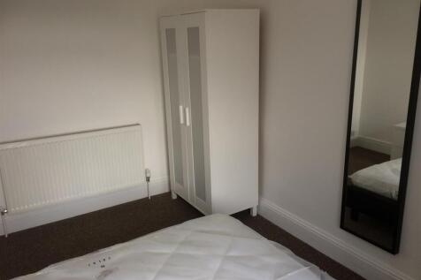 Bedroom D 2 .JPG