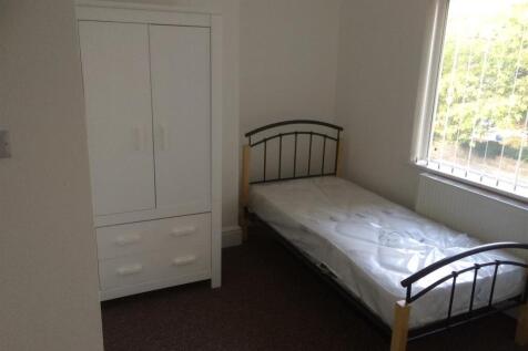 Bedroom E 2 .JPG