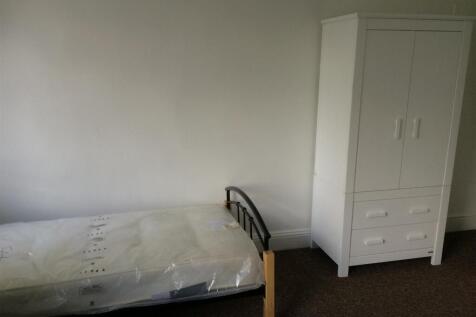 Bedroom E 3 .JPG