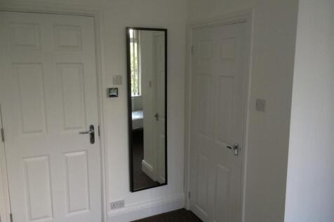 Bedroom E 5.JPG