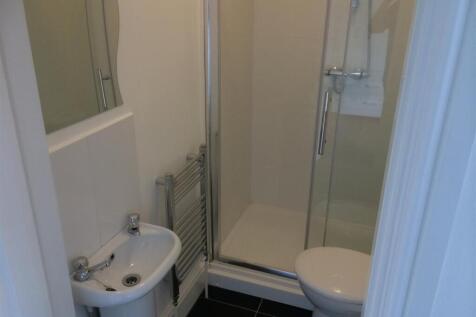 Bathroom E 6 .JPG