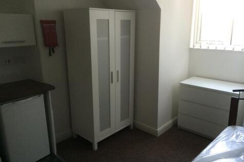 Bedroom F 2 .JPG