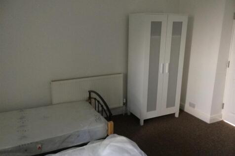 Bedroom F 3 .JPG