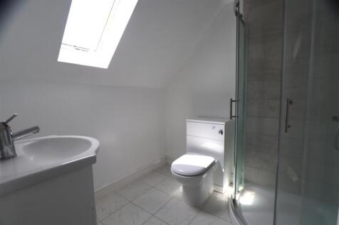 Bed 1 Ensuite.JPG