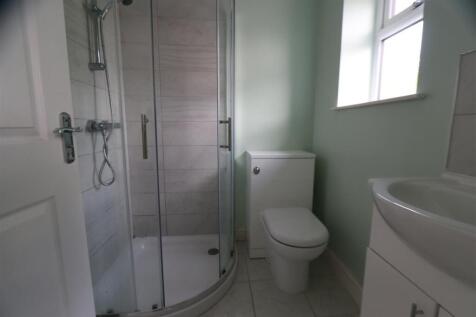 Bed 2 Ensuite.JPG