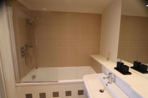 Bathroom..JPG