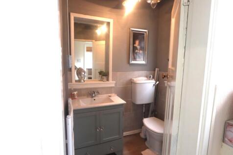 Downstairs WC.JPG