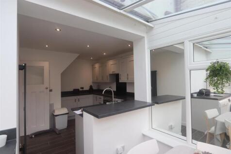 Kitchen 3.JPG