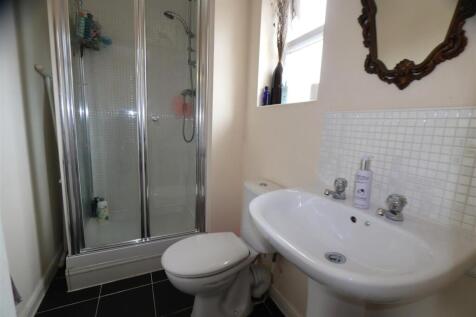 Bed 1 Ensuite.JPG