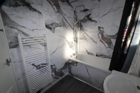 Bathroom..JPG
