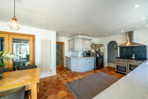 Kitchen/Dining area