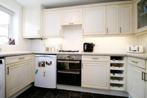2 Thorne Close NEW Kitchen 2020.jpg