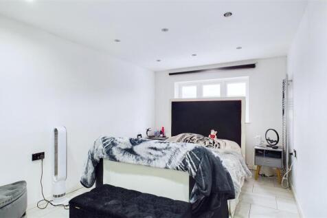 CAM05136G0-PR0014-STILL019.jpg