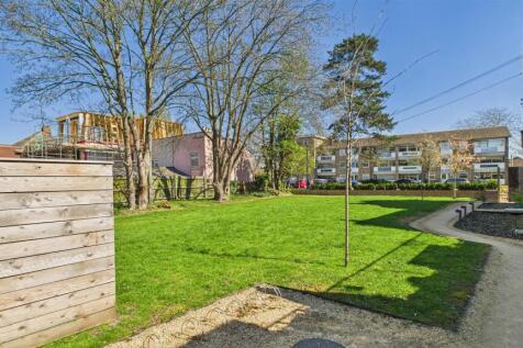 CAM05136G0-PR0041-STILL016.jpg