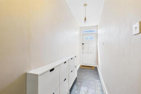 CAM05136G0-PR0046-STILL017.jpg