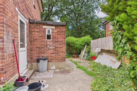 CAM05136G0-PR0084-STILL005.jpg
