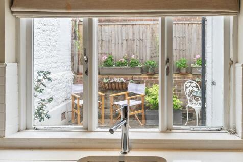 Views of Courtyard
