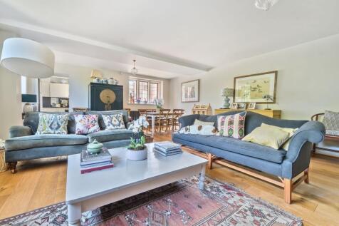 Sitting / Dining Room