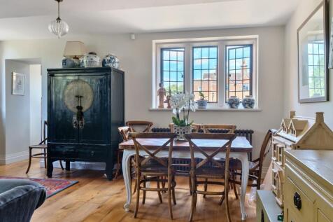 Sitting / Dining Room