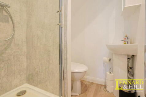 Bedroom 4 ensuite