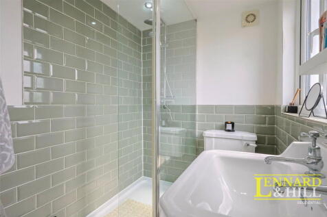 Bedroom 1 ensuite 