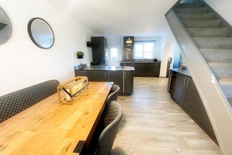 Kitchen, Breakfast &amp; Family Room