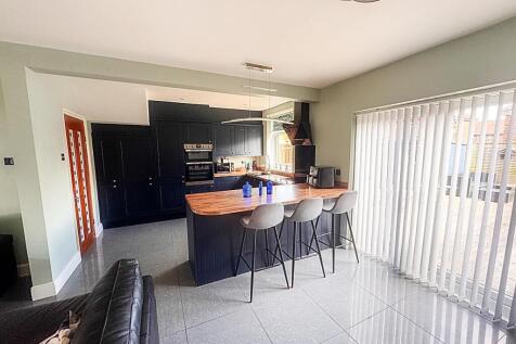 Kitchen/Dining Area