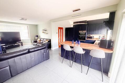 Kitchen/Dining Area