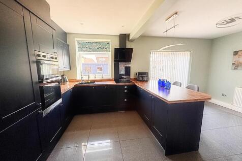 Kitchen/Dining Area
