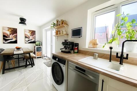 Kitchen/ Dining Room