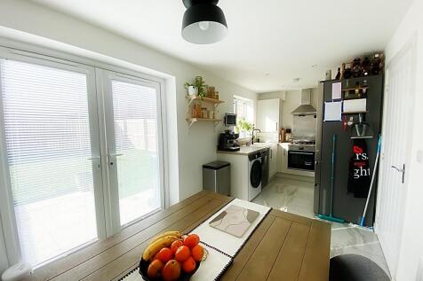 Kitchen/ Dining Room