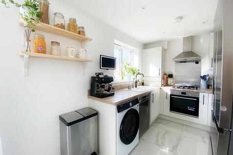 Kitchen/ Dining Room