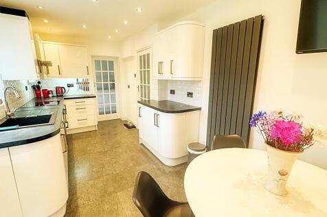 Breakfasting Kitchen