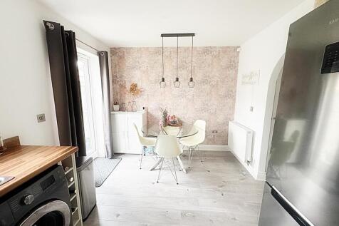 Breakfasting Kitchen