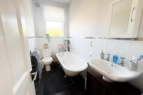 BATHROOM/WC