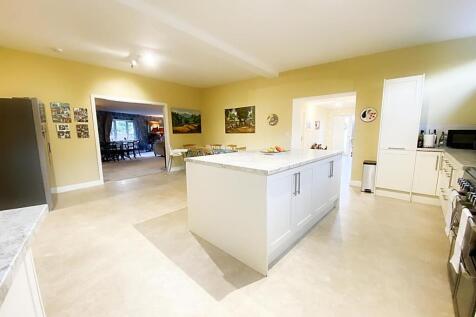 Breakfasting Kitchen