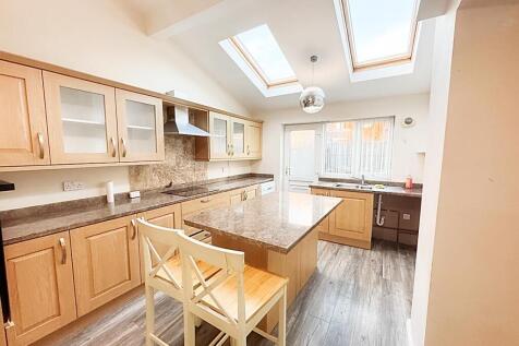 Kitchen/Breakfasting Area