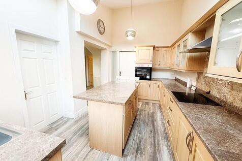 Kitchen/Breakfasting Area