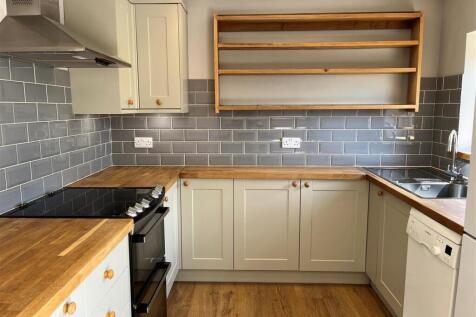 Kitchen 2.jpg