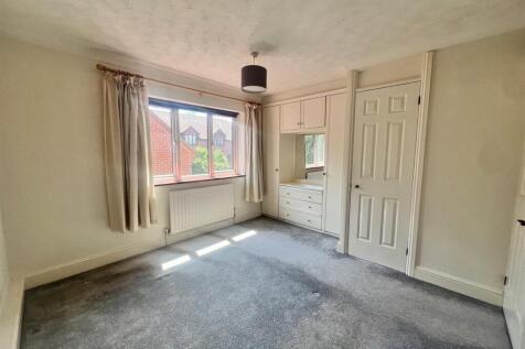 Bedroom 1.jpg